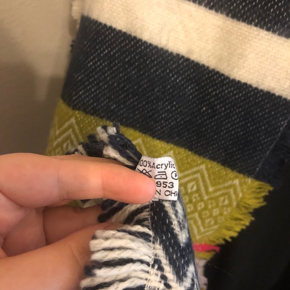 Snowflake Scarf - Picture 3 of 3